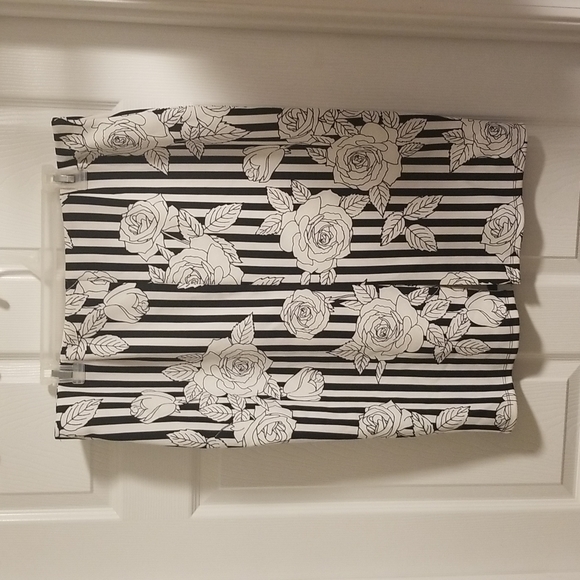 Rose Striped Pencil Skirt - Picture 2 of 3